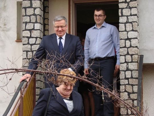 ZDJĘCIA: Bronisław Komorowski odwiedził jedną ze starogardzkich rodzin