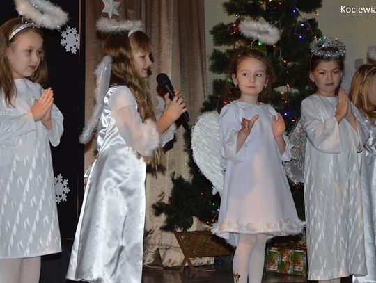 ZDJĘCIA: Wyjątkowa atmosfera na Jasełkach i kiermaszu Gminnego Przedszkola w Zblewie 