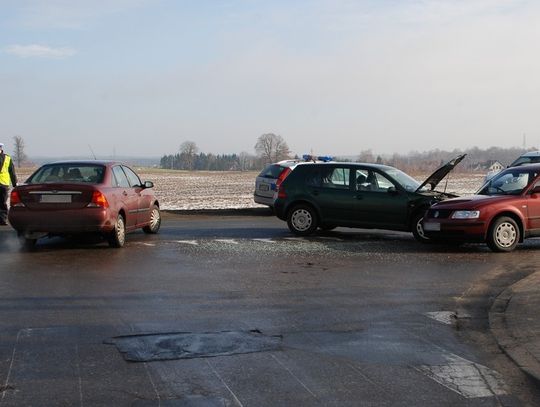 ZDJĘCIA: Wypadek w Starogardzie - cztery osoby trafiły do szpitala