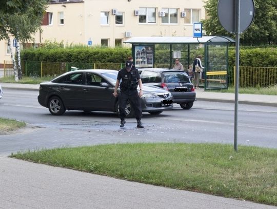 ZDJĘCIA: Zderzenie trzech aut w centrum miasta 