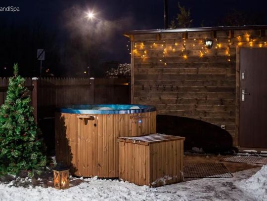 Zimowe kąpiele na świeżym powietrzu – skandynawski trend, który podbija Polskę