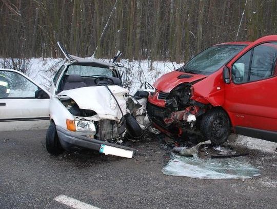 Zjechał na przeciwny pas ruchu – 5 osób w szpitalu