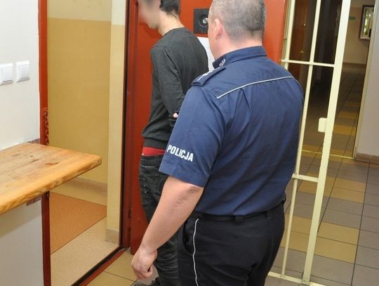 Złapano 19-latka, który ukradł około 200 litrów paliwa ze stacji w Zblewie i Starogardzie Gd. 