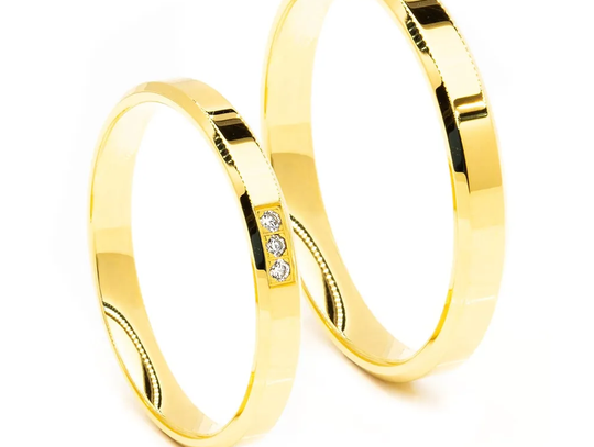 Złote obrączki z grawerem - dlaczego klasyka jest zawsze w modzie?