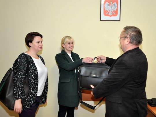 Znalazły laptopa w drodze do pracy. Policjanci zwrócili przedmiot właścicielowi