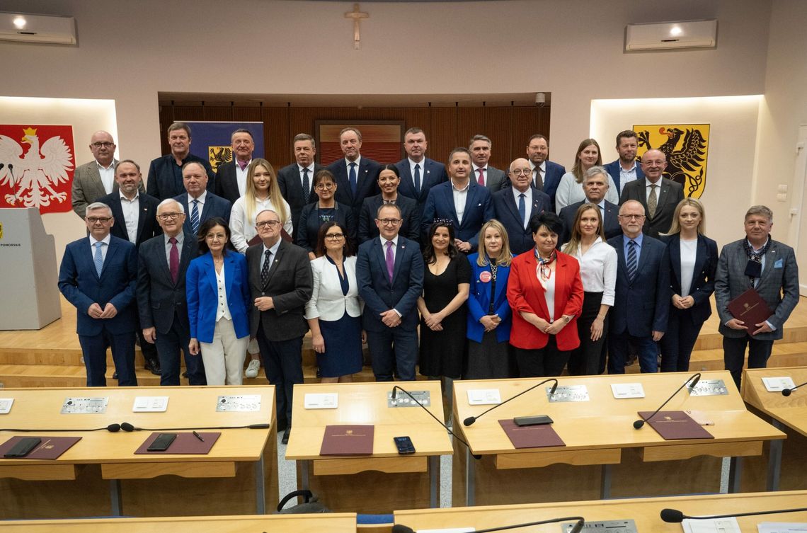 Ślubowanie radnych i wybór prezydium Sejmiku Województwa Pomorskiego. Za nami pierwsza sesja