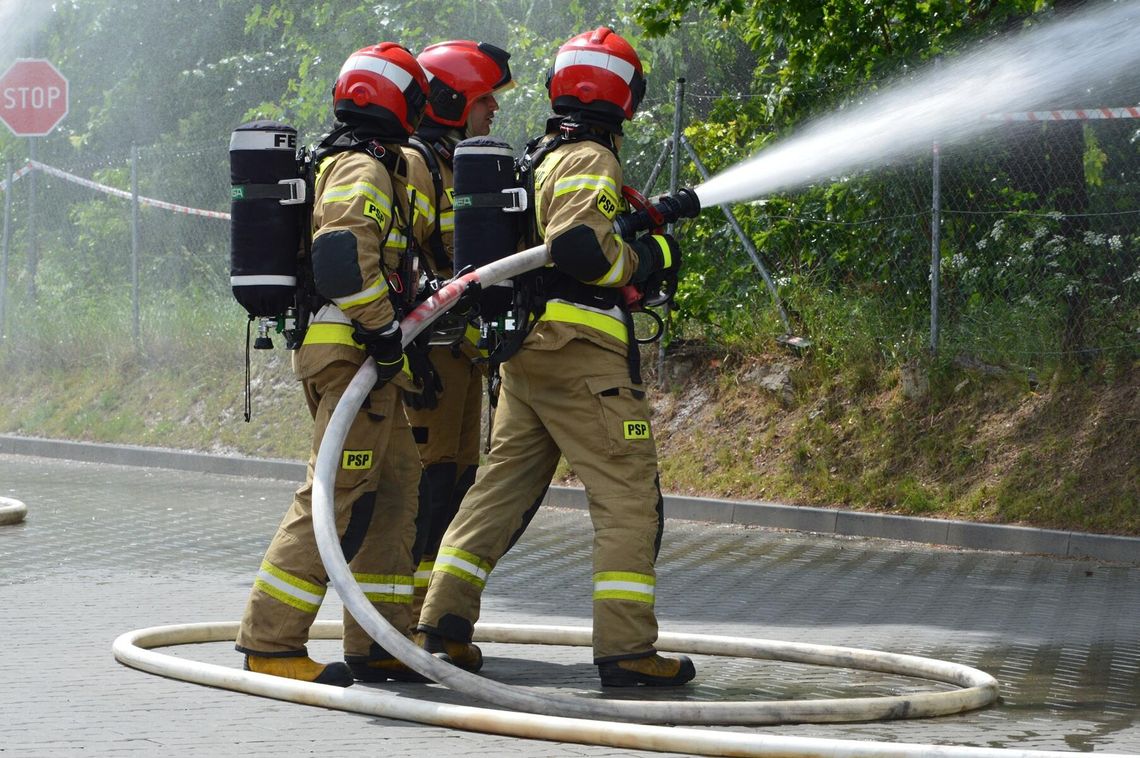 1496 interwencji strażaków w 2025 roku - ofiary śmiertelne, alarmy fałszywe i pożary. Strażacy podsumowują miniony rok