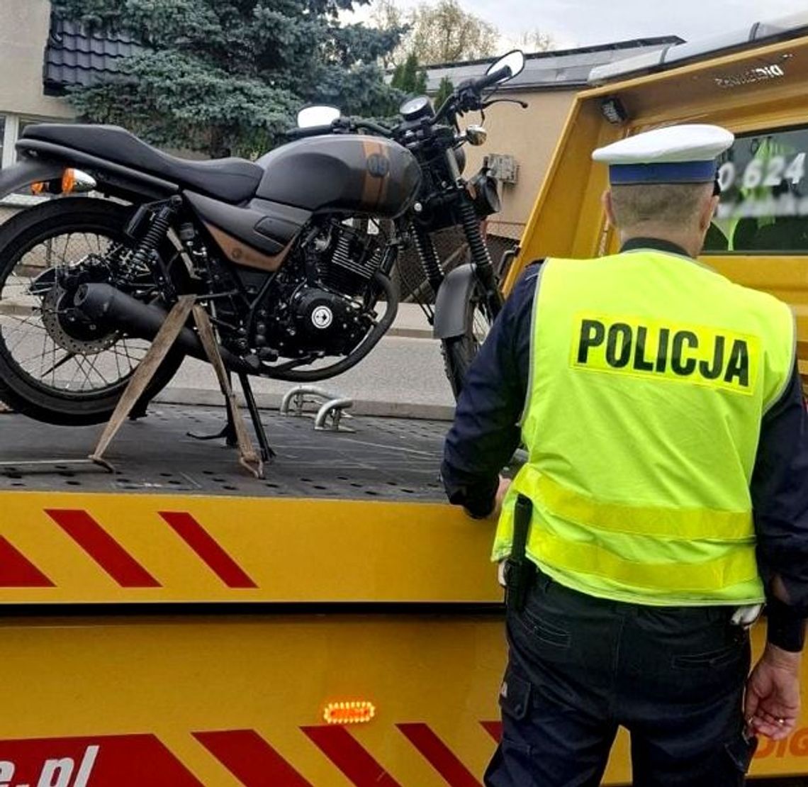 15-latek na motocyklu zatrzymany przez grupę SPEED. Pojazd trafił na parking strzeżony, a matka otrzymała wysoki mandat 15-latek na motocyklu zatrzymany przez grupę SPEED. Pojazd trafił na parking strzeżony, a matka otrzymała wysoki mandat