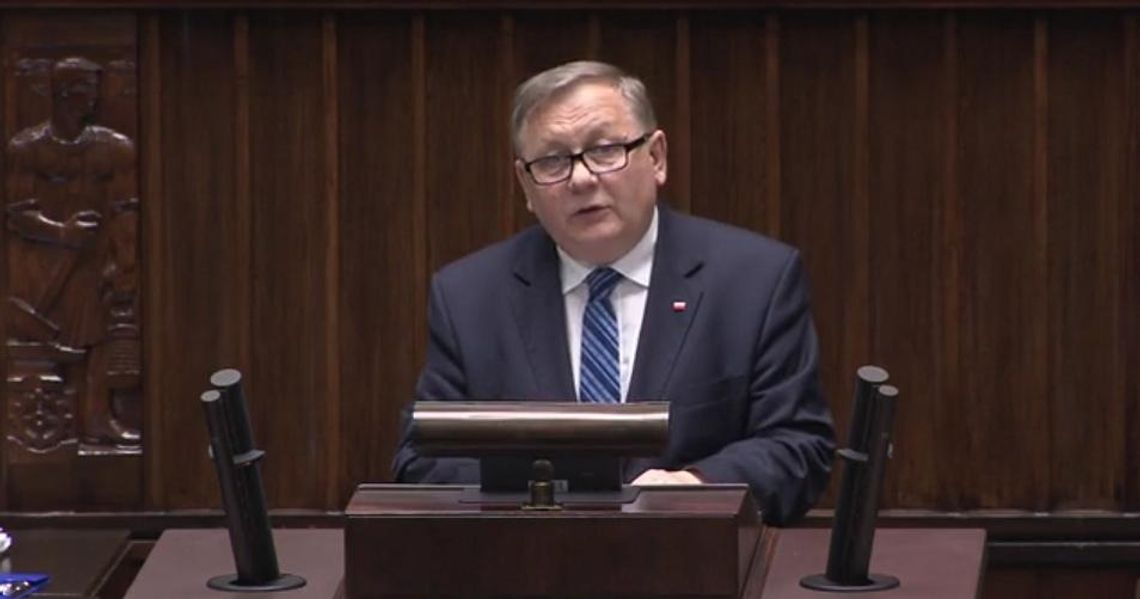 300 złotych do szkolnej wyprawki. Program obejmie blisko 5 mln dzieci 300 złotych do szkolnej wyprawki. Program obejmie blisko 5 mln dzieci