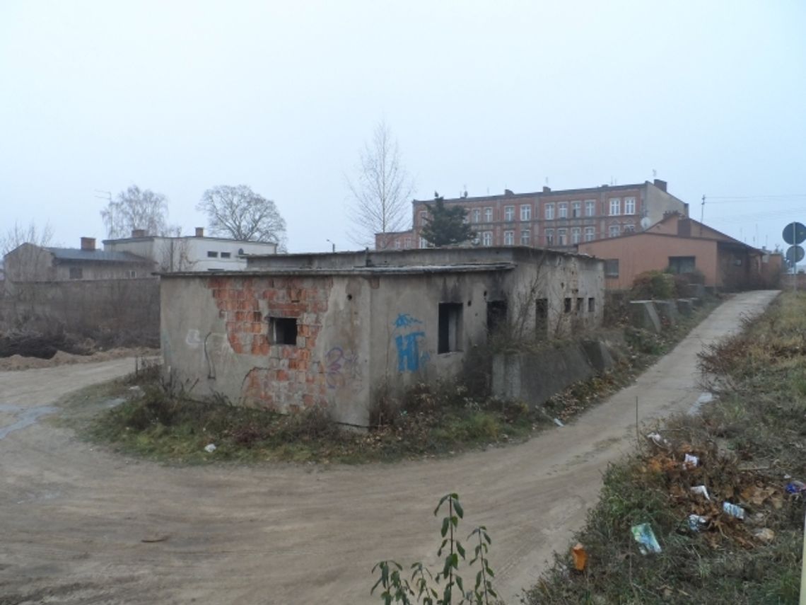 Akcja gaśnicza przed pustostanem przy ul.  Piłsudskiego