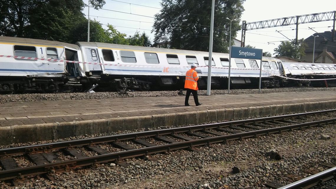 AKTUALIZACJA: Jest pierwszy bilans po wczorajszej katastrofie kolejowej. 28 rannych osób, 9 karetek, 30 zastępów straży pożarnej 