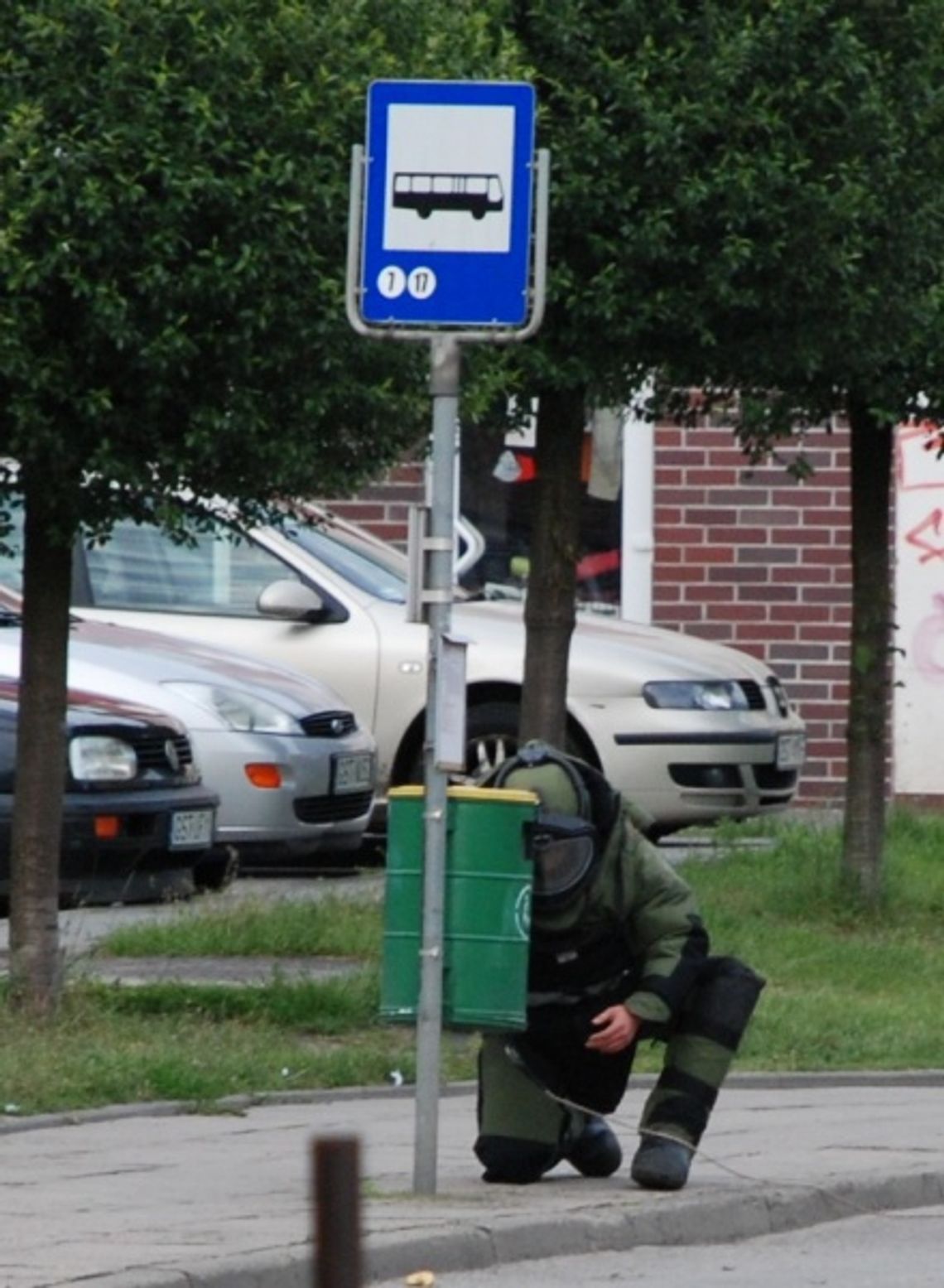 Alarm bombowy - piskliwy dźwięk