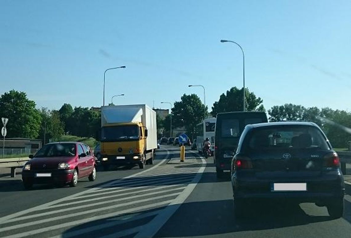 ALARM CZYTELNIKÓW: Nie da się przejechać przez miasto z powodu ogromnych korków ALARM CZYTELNIKÓW: Nie da się przejechać przez miasto z powodu ogromnych korków