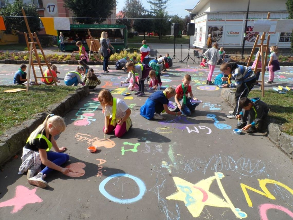 Aleja zamieniła się w wielki plac zabaw