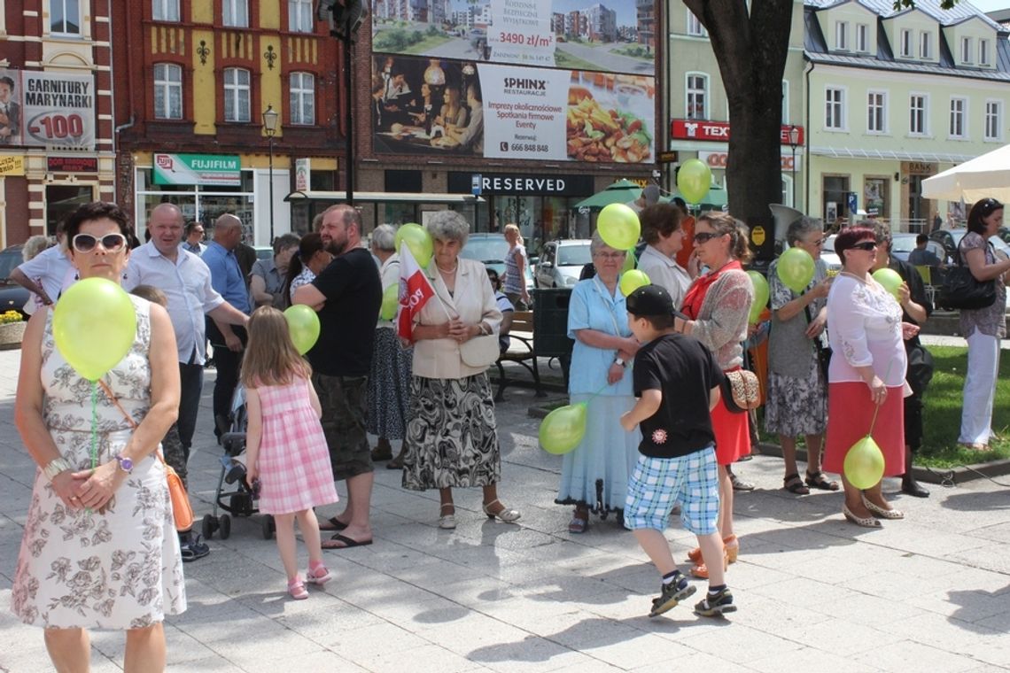 Apolityczny marsz szczęśliwych rodzin