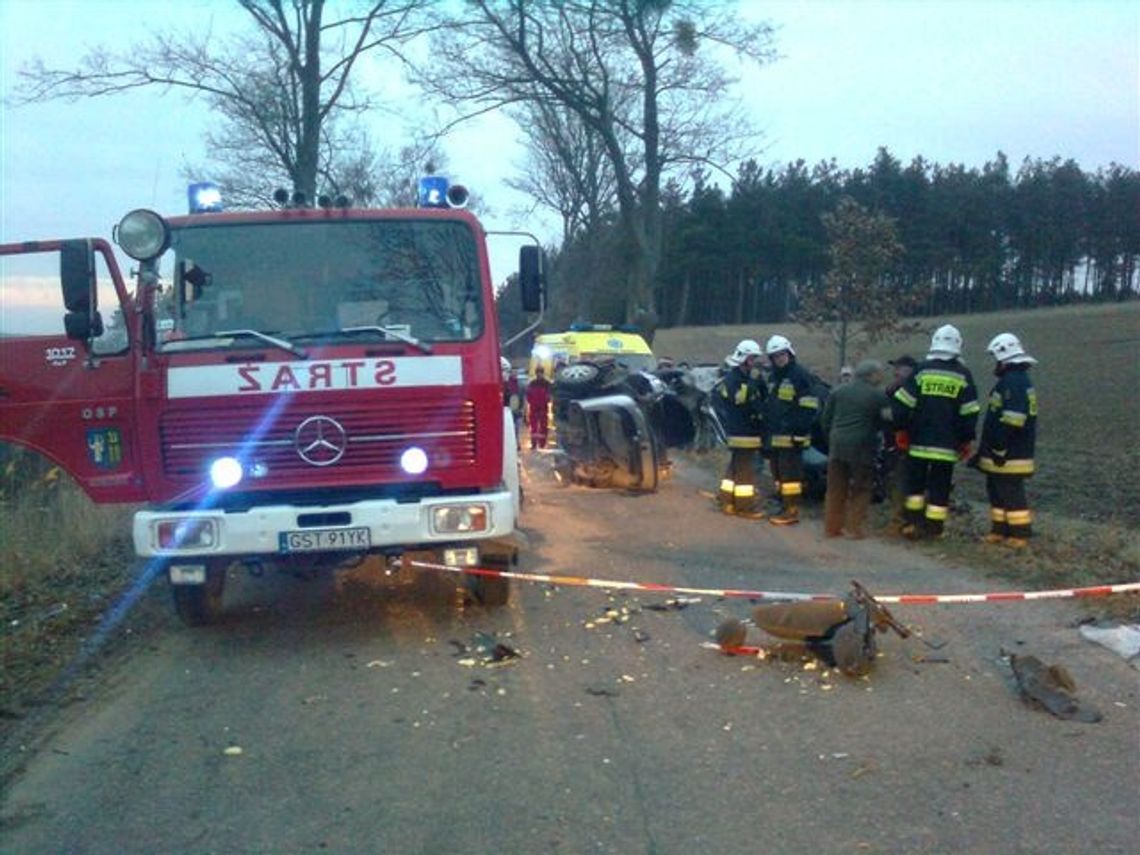 Auto rozerwane na części. Ocierają się o śmierć - tragiczne zdarzenia oczami strażaków