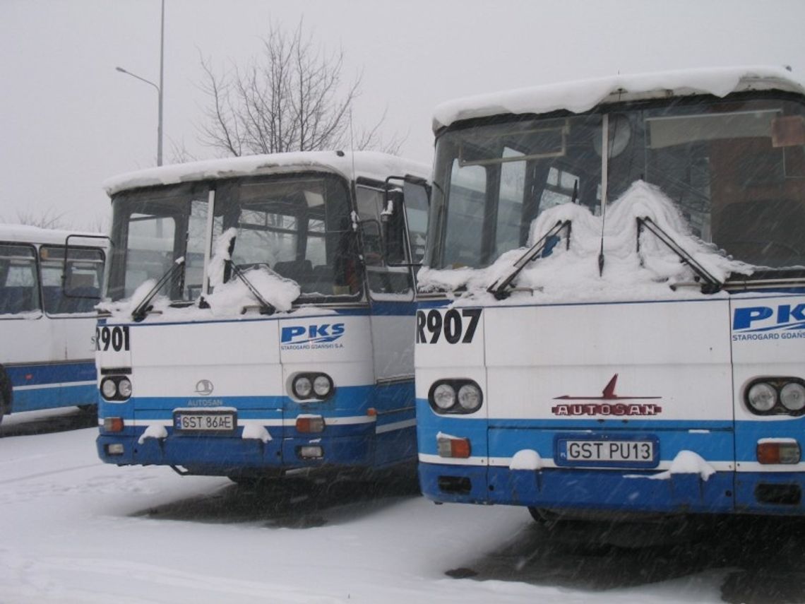 Autobusy na poboczach, zmarznięci pasażerowie źli na PKS