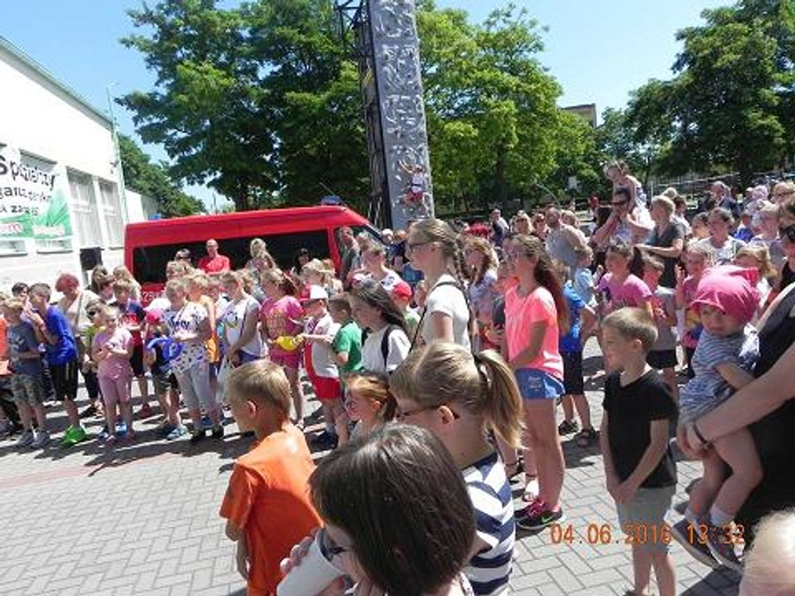 Bawią i uczą także w weekendy. Trzy godziny dla rodziny Bawią i uczą także w weekendy. Trzy godziny dla rodziny