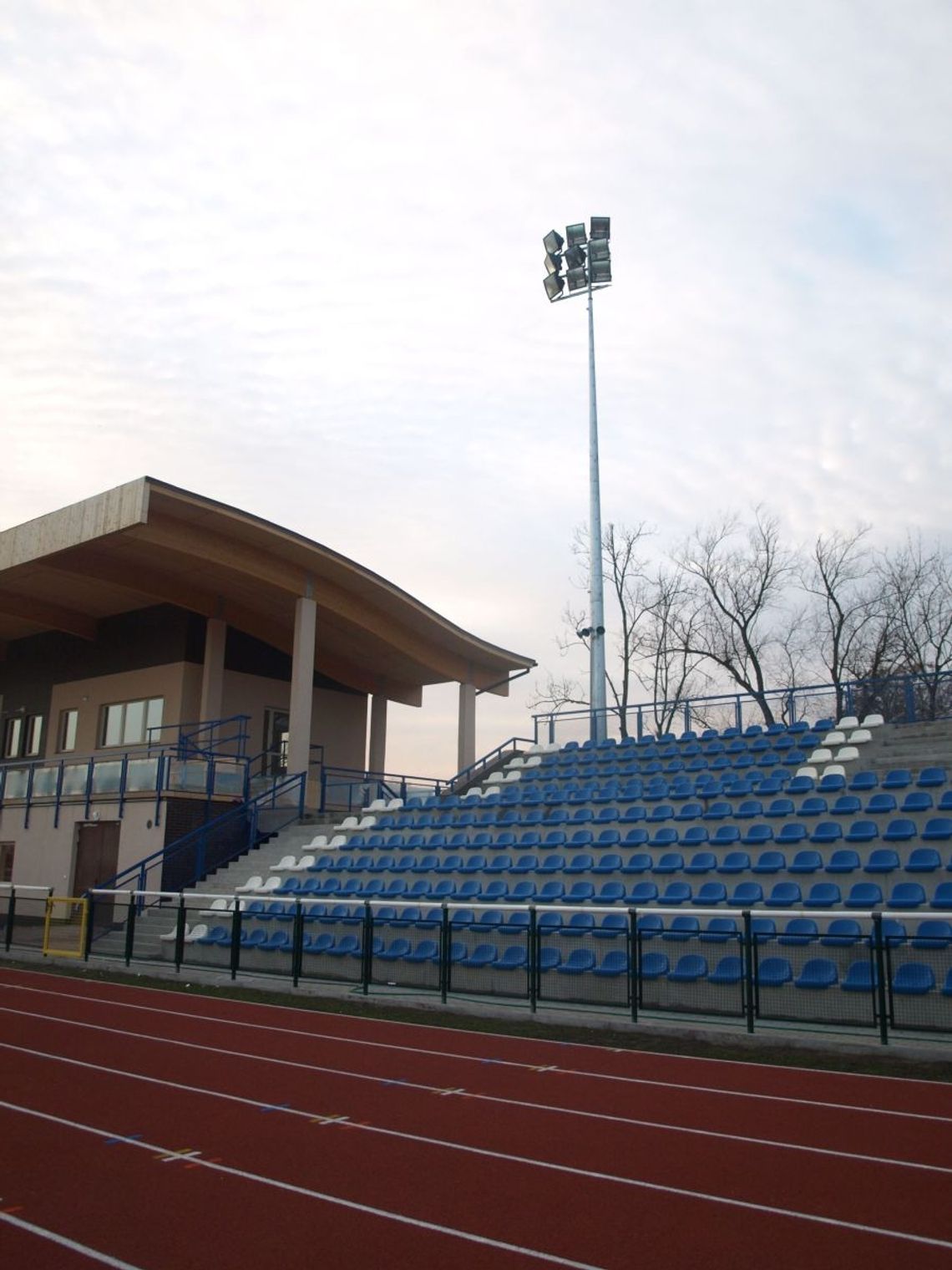 &quot;Bezcenny&quot; stadion za unijne pieniądze - nie może zarabiać