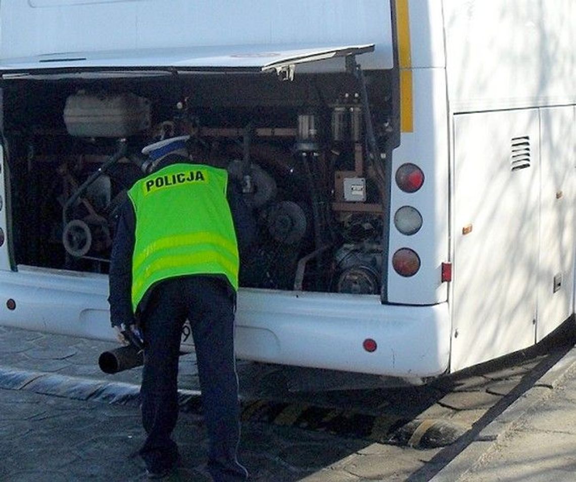 Bezpieczne ferie. Policjanci kontrolują autobusy i autokary