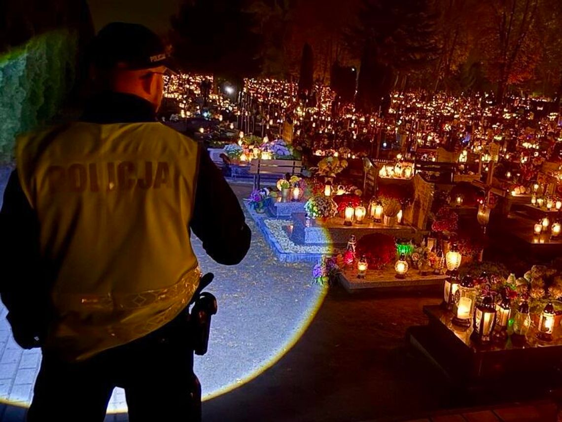 Bezpiecznie na cmentarz. Policjanci przypominają o zasadach przed Wszystkimi Świętymi