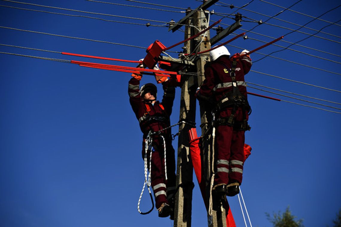 Brak oświetlenia ulicy od piątkowej wichury. Trwa usuwanie skutków Brak oświetlenia ulicy od piątkowej wichury. Trwa usuwanie skutków