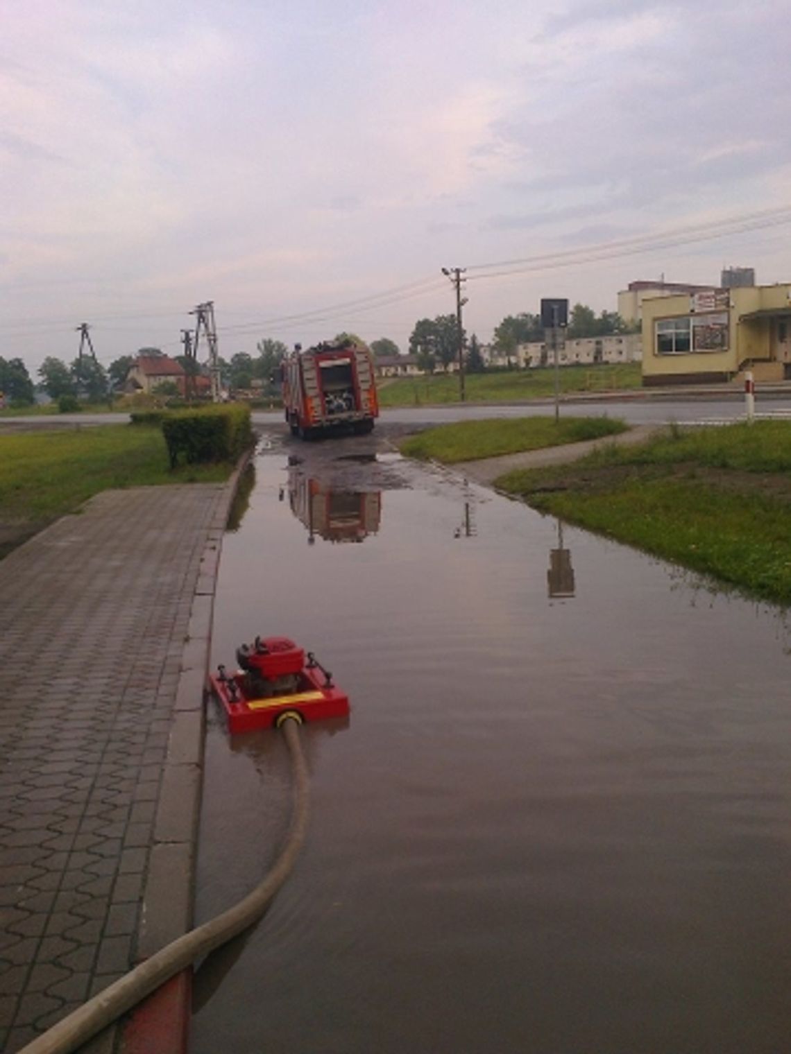 Burze na Kociewiu - zalane drogi, połamane drzewa