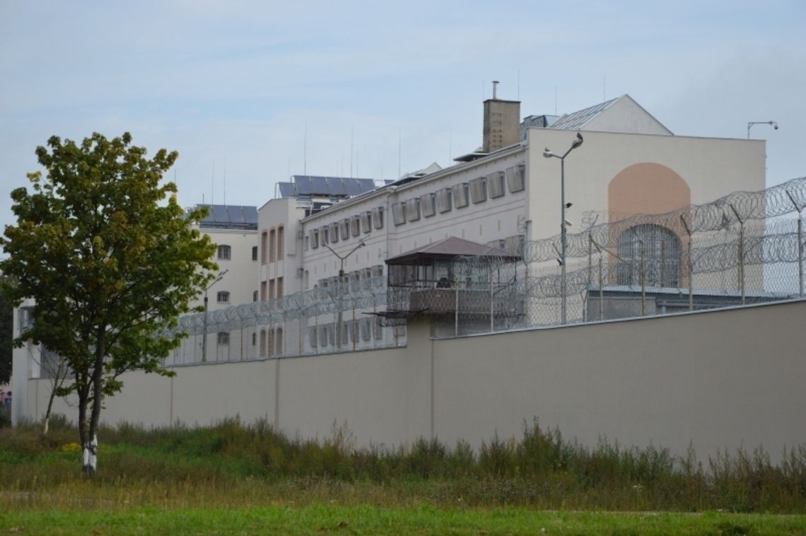 Ciepło jak...w więzieniu. Styropian na ogrodzeniu  