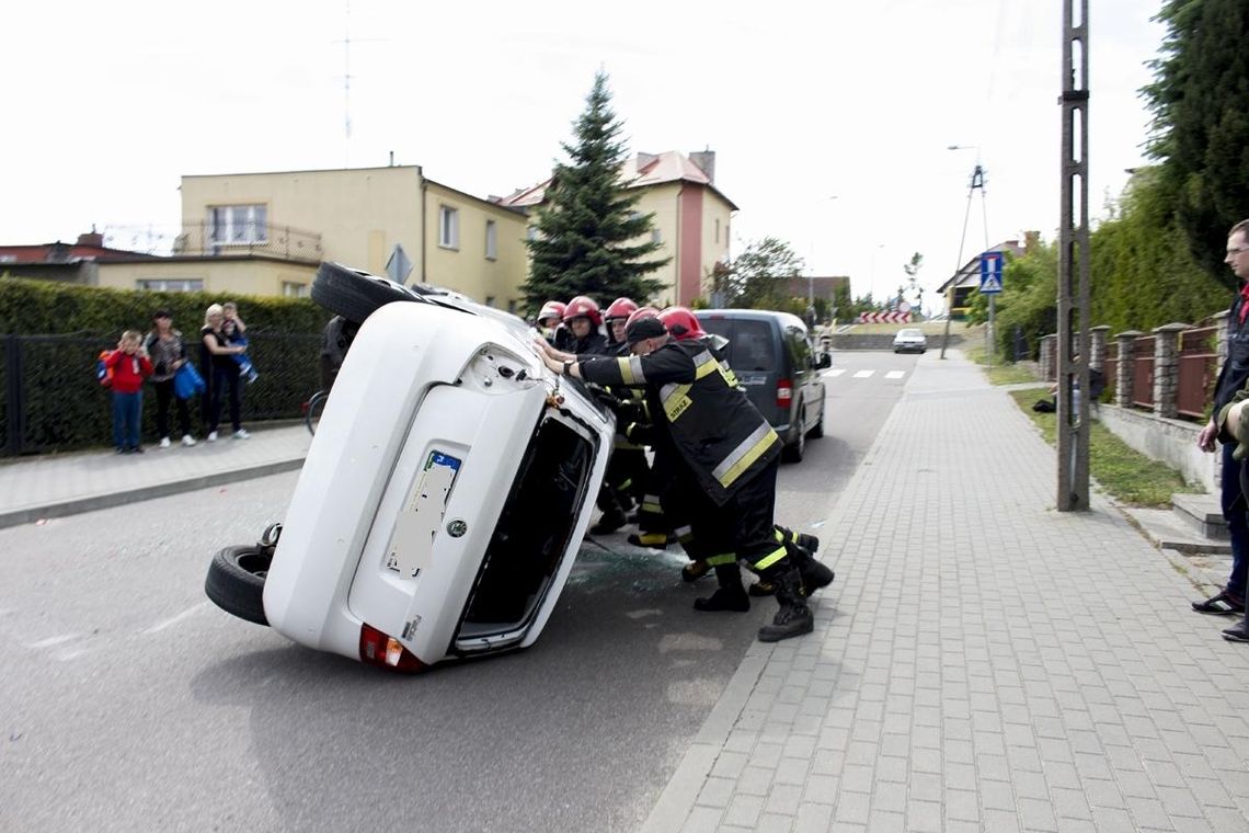 Co było przyczyną wczorajszego dachowania na spokojnej ulicy? Co było przyczyną wczorajszego dachowania na spokojnej ulicy?
