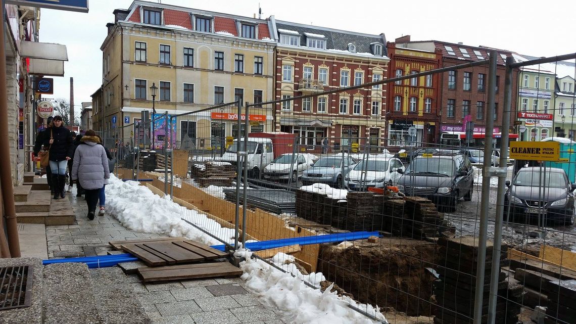 Co się dzieje na Rynku? Budują, kopią, kładą rury. Powód? Instalacja sieci ciepłowniczej Co się dzieje na Rynku? Budują, kopią, kładą rury. Powód? Instalacja sieci ciepłowniczej