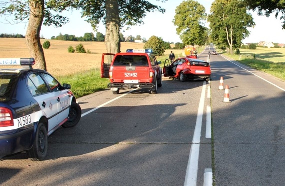 Czołówka z drzewem, 2 osoby w szpitalu