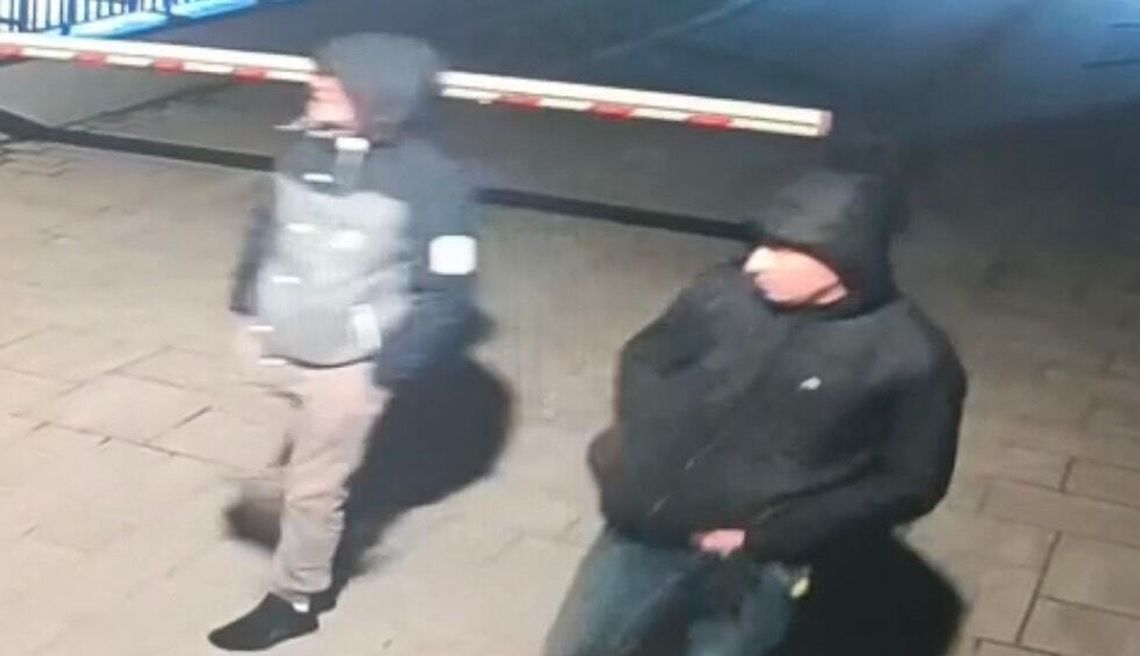 Czy rozpoznajesz tych mężczyzn? Są podejrzani o kradzież rowerów