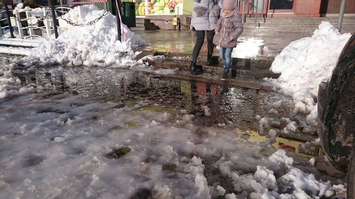 Czytelnicy alarmują - wciąż trudne warunki na drogach i chodnikach Czytelnicy alarmują - wciąż trudne warunki na drogach i chodnikach