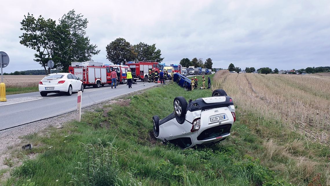 Dachowanie dwóch pojazdów na DW 222 pomiędzy Starogardem a Gdańskiem