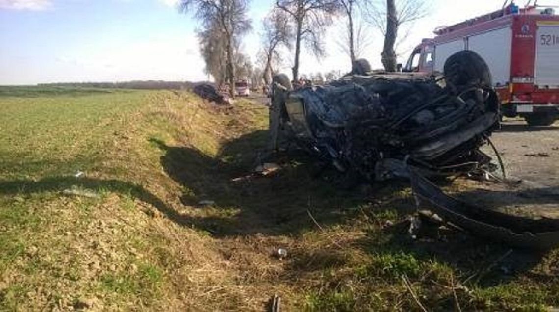 Dachowanie pojazdu w miejscowości Dąbrówka. Poszkodowany został przetransportowany śmigłowcem do szpitala 