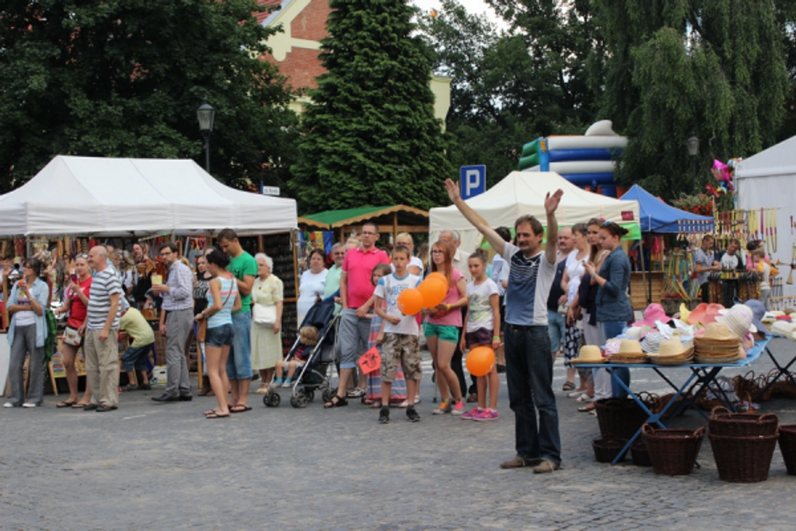 Darowizna czy opłata? Słone ceny za jarmarczne kramy