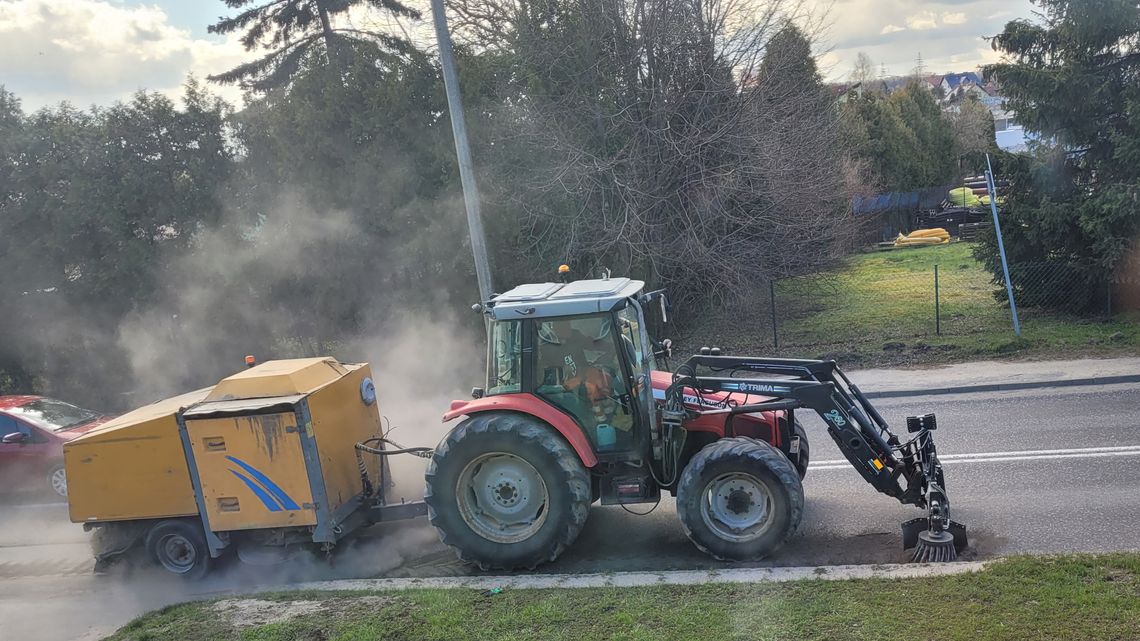 Drogowy absurd na drodze wojewódzkiej nr 222 w Starogardzie. Sprzątali, a jest gorzej niż było