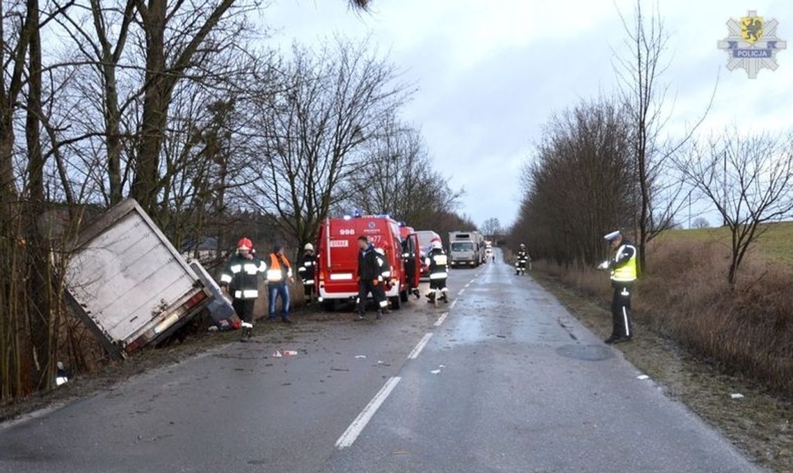 Dwie czołówki z drzewem! Policja wyjaśnia okoliczności wypadków Dwie czołówki z drzewem! Policja wyjaśnia okoliczności wypadków