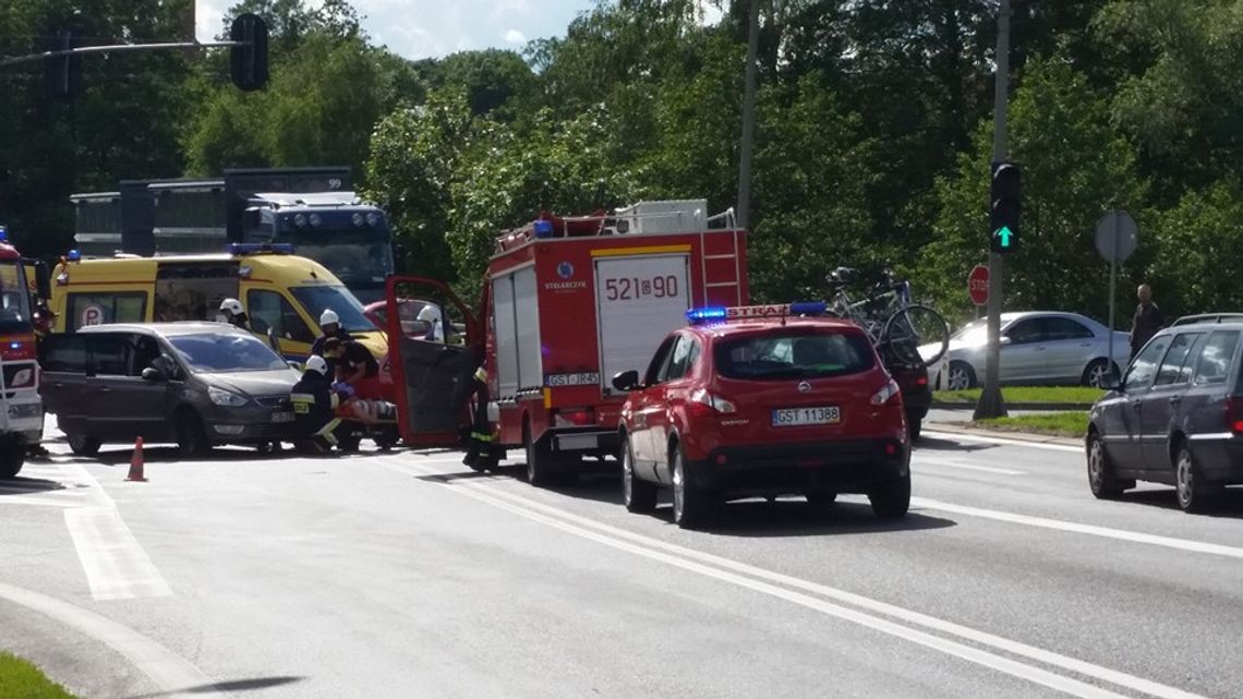 Dwie osoby ranne po zderzeniu dwóch samochodów osobowych Dwie osoby ranne po zderzeniu dwóch samochodów osobowych