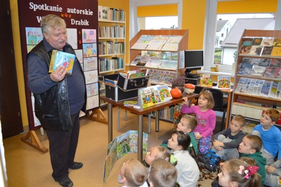 Dzieci spotkały się z bajkopisarzem. Spotkanie autorskie z Wiesławem Drabikiem