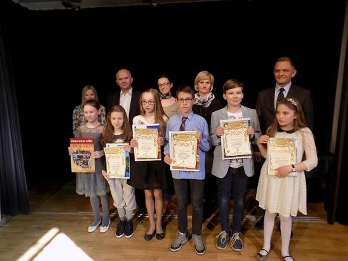 Eliminacje XXXIII Wojewódzkiego Konkursu Recytatorskiego Poezji Polskiej Eliminacje XXXIII Wojewódzkiego Konkursu Recytatorskiego Poezji Polskiej