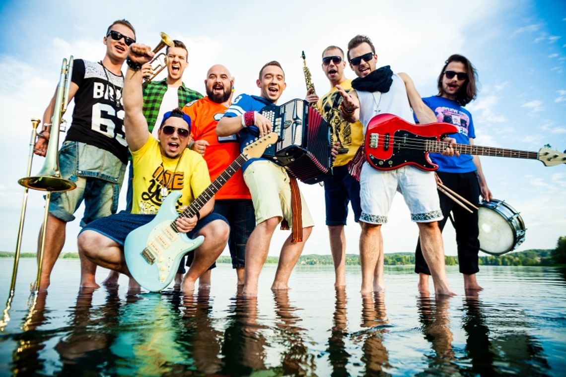 Enej, Cezary Pazura i Kabaret pod Wyrwigroszem Enej, Cezary Pazura i Kabaret pod Wyrwigroszem