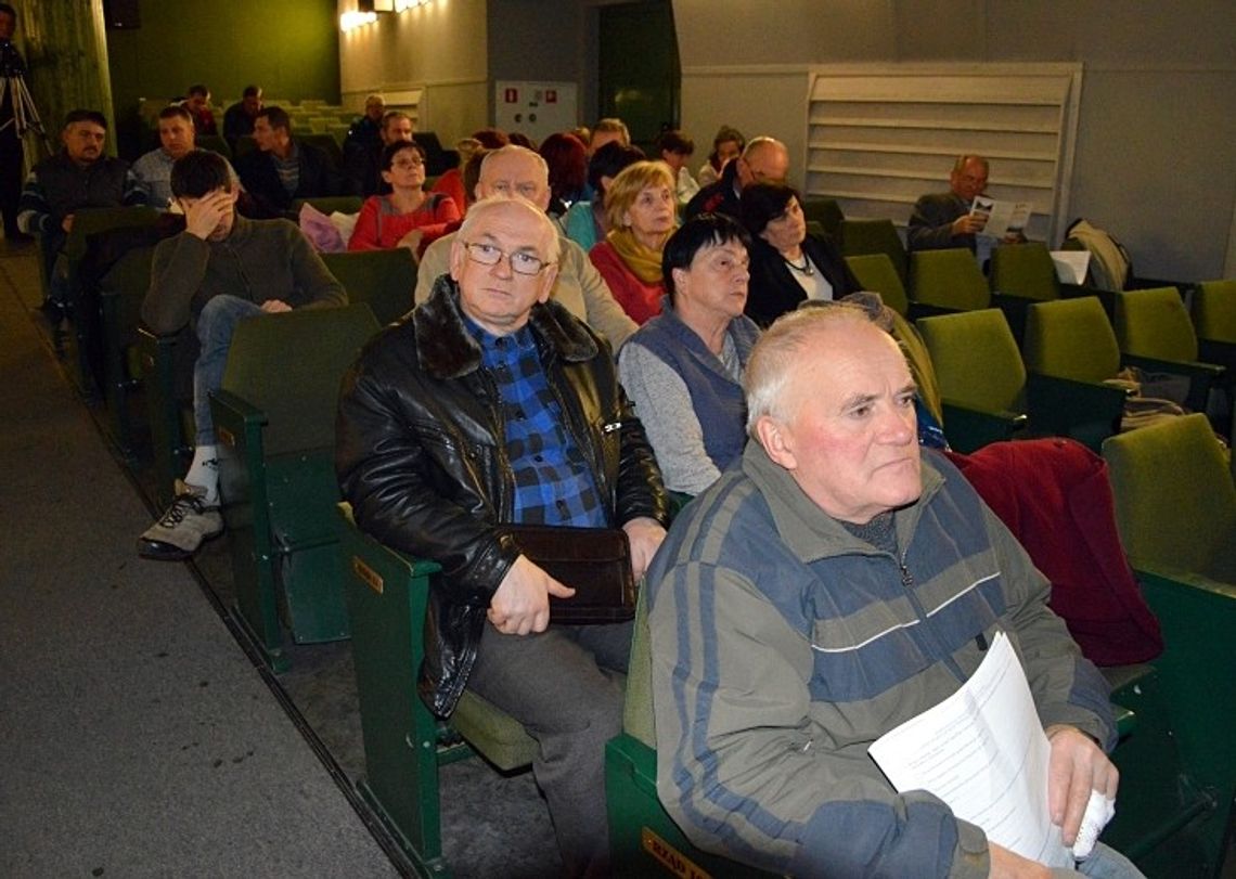 FILM: Mieszkańcy sparaliżowani widmem utraty pracy? „Nie chcemy tirów pod oknami, chcemy normalnie żyć!” FILM: Mieszkańcy sparaliżowani widmem utraty pracy? „Nie chcemy tirów pod oknami, chcemy normalnie żyć!”