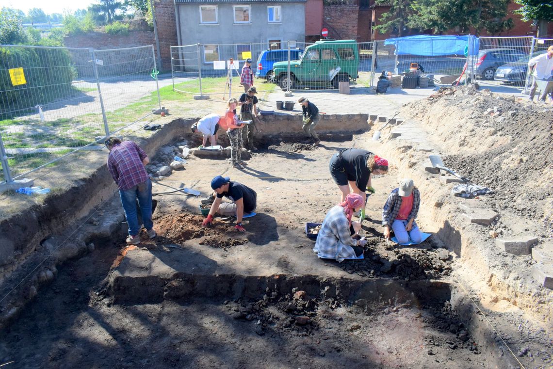 [FOTO] Badania archeologiczne w Skarszewach. Do tej pory odkryto warstwy z okresu ostatnich dwóch stuleci