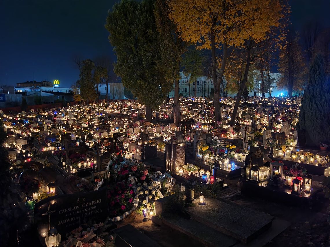 [FOTO] Dzień Wszystkich Świętych na naszych cmentarzach 