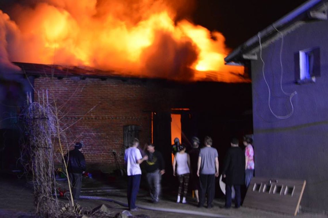 FOTO, FILM: Groźny pożar budynku w Zblewie FOTO, FILM: Groźny pożar budynku w Zblewie