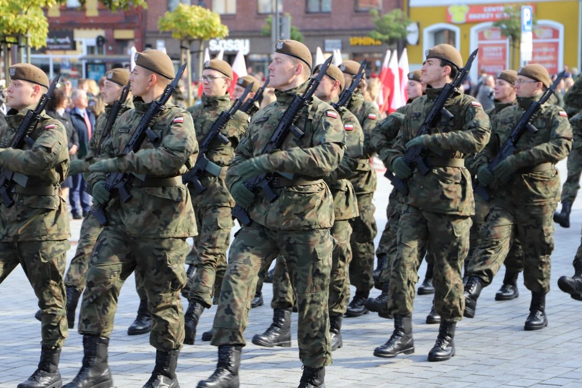 [FOTO] Intensywne szkolenie zakończone przysięgą wojskową na Rynku w Starogardzie