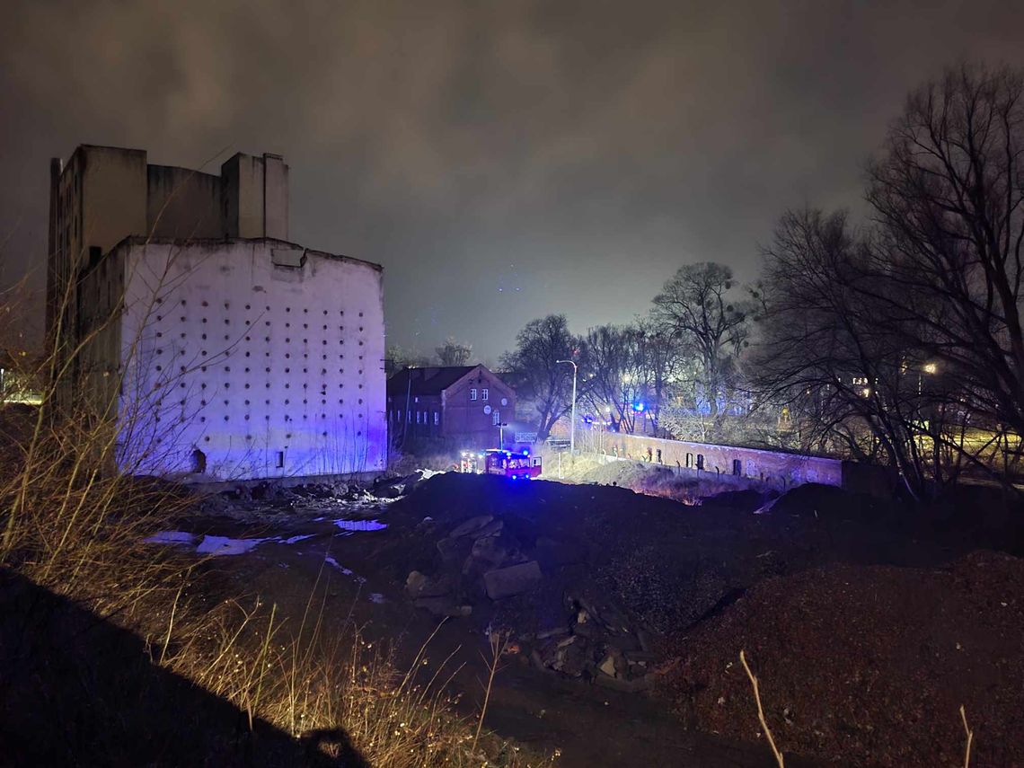 [FOTO] Kolejny pożar na terenie starogardzkich młynów! Wiele wskazuje na celowe podpalenia