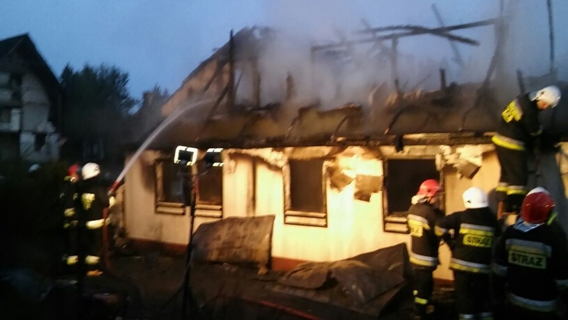 FOTO: Małżeństwo zginęło w pożarze domku letniskowego FOTO: Małżeństwo zginęło w pożarze domku letniskowego