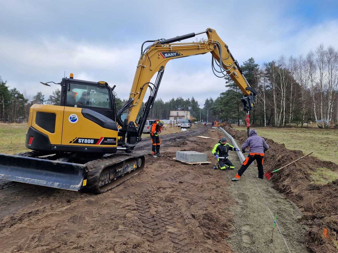 [FOTO] Modernizacja dróg w Czarnej Wodzie rozpoczęta. Prace zakończą się pod koniec tego roku